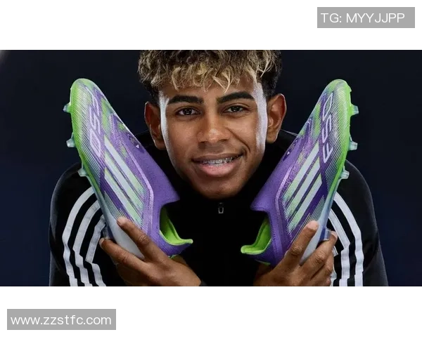 最新足球球星专属战靴揭秘,科技与设计的完美融合助力场上表现